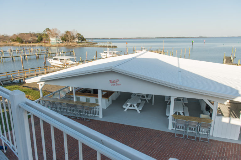 Tickler's crab shack outdoor seating area